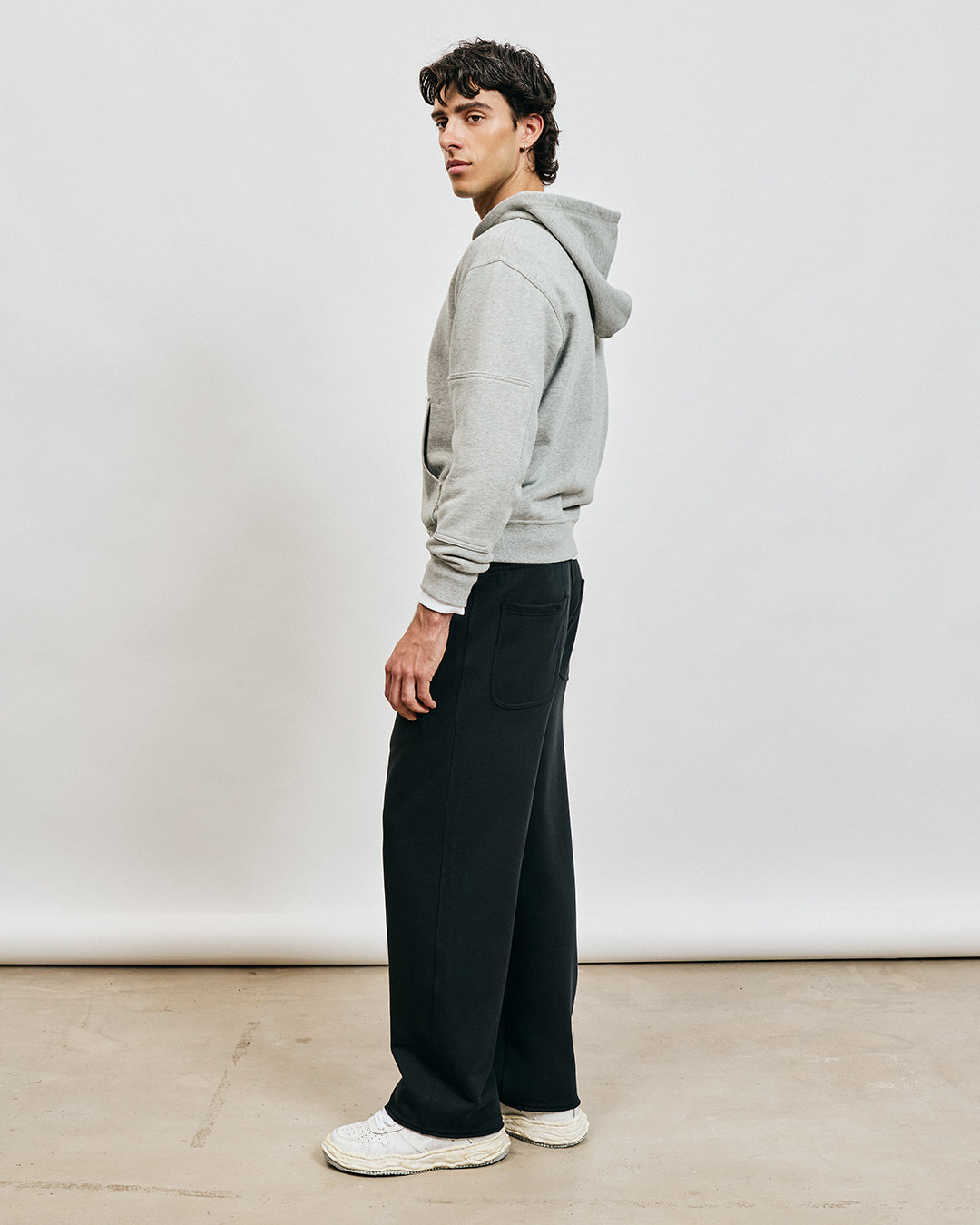 CORE CREWNECK SWEATER