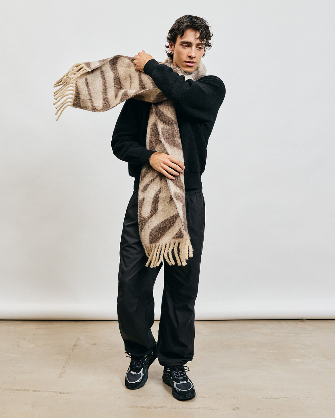 OVERSIZE JACQUARD SCARF product image 1