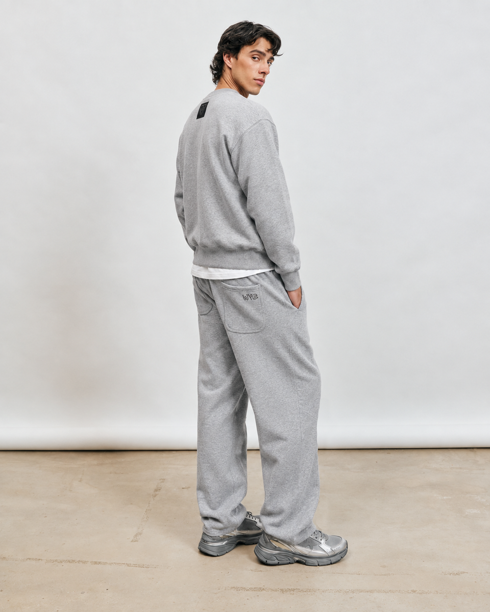 CORE CREWNECK SWEATER