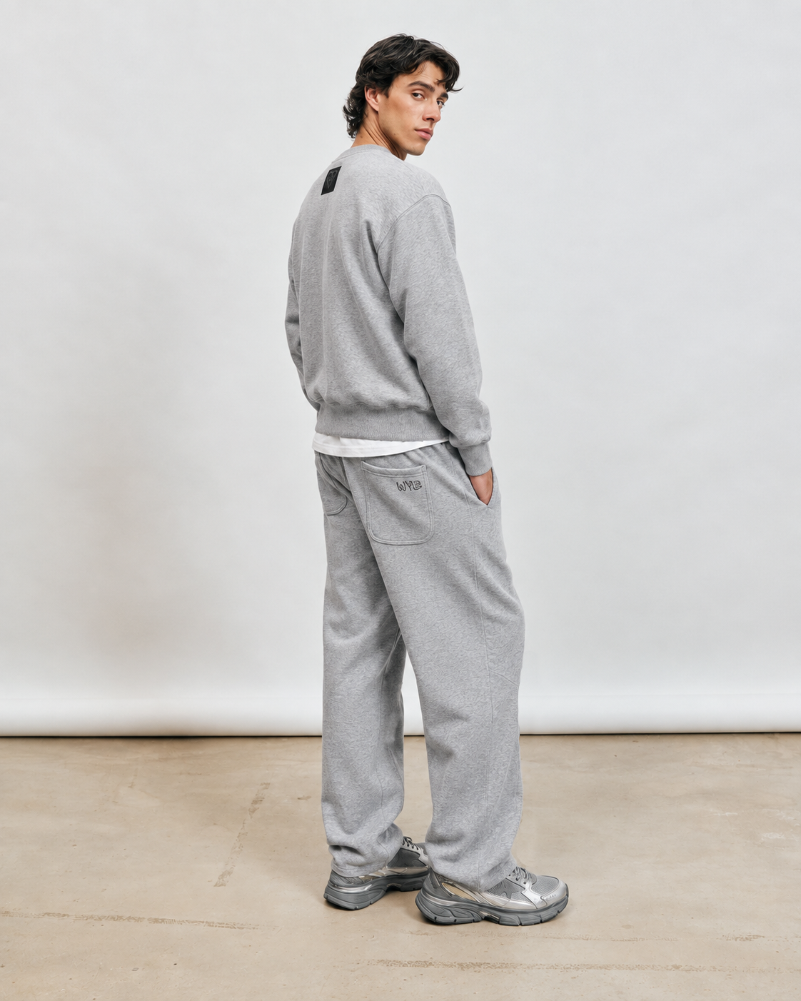 CORE CREWNECK SWEATER
